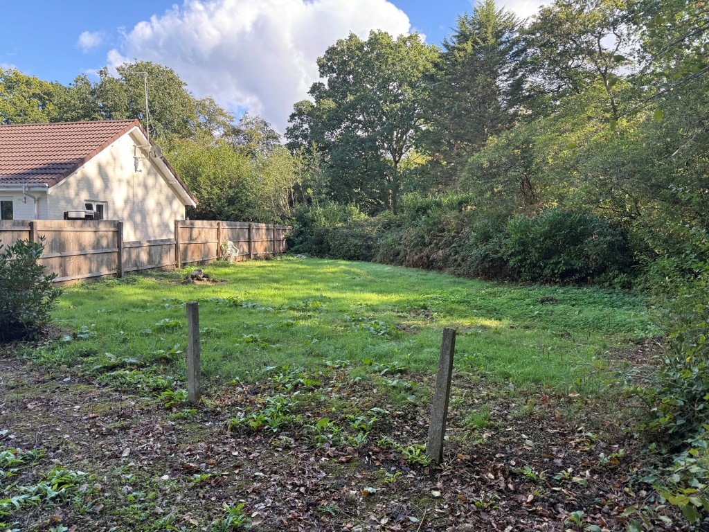 Lot: 62 - SITE WITH PLANNING FOR THREE-BEDROOM DETACHED CHALET BUNGALOW - View of the site from the nearby footpath